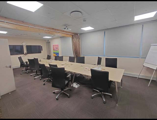 253M² OFFICE TO LET IN MIDRIDGE PARK